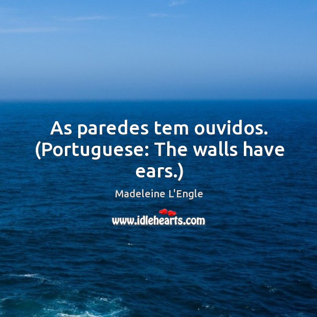 As paredes tem ouvidos. (Portuguese: The walls have ears.) Image