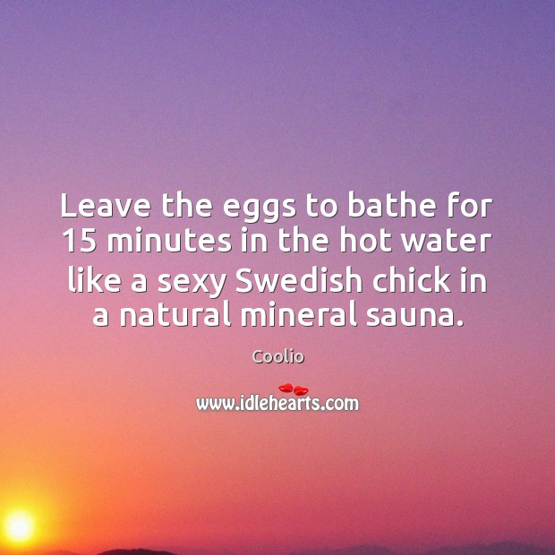 Leave the eggs to bathe for 15 minutes in the hot water like Image