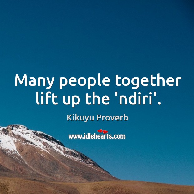 Many people together lift up the ‘ndiri’. Image