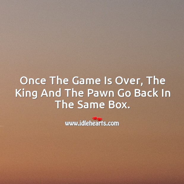 Once the game is over, the king and the pawn go back in the same box. Image