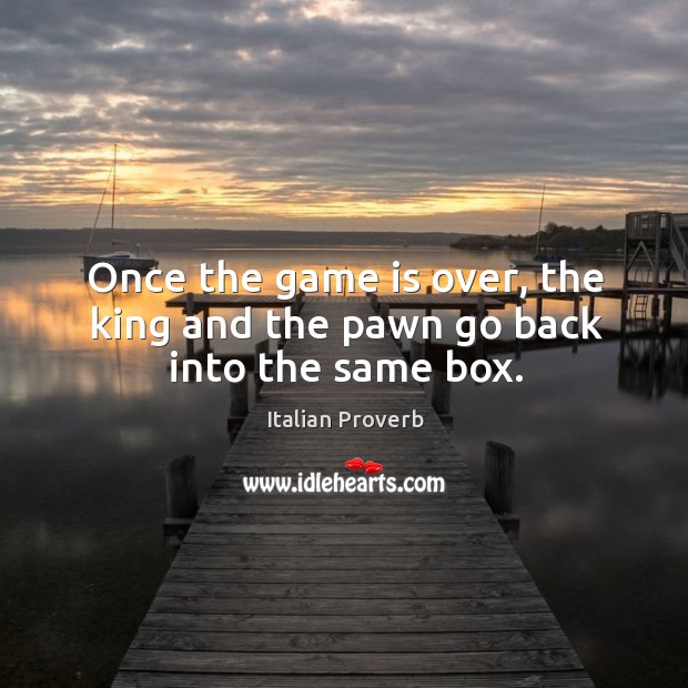 Once the game is over, the king and the pawn go back into the same box. Image